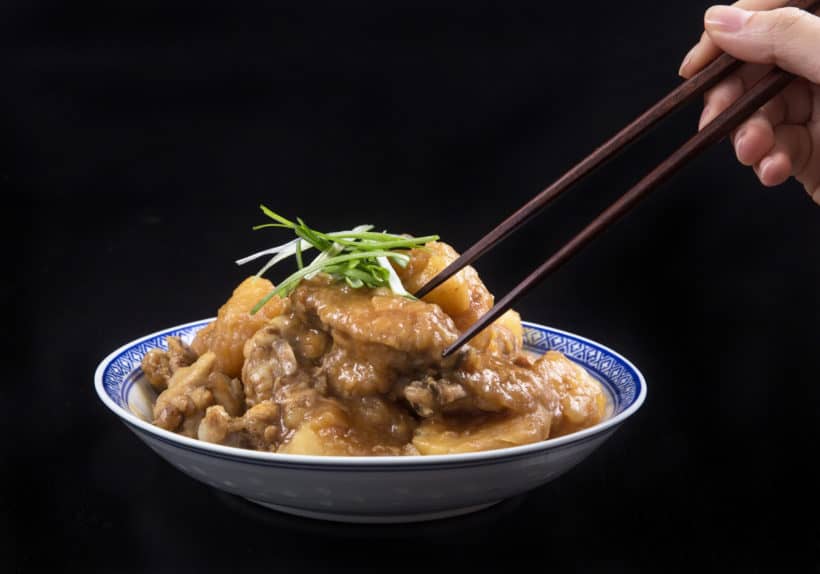 Instant Pot HK Braised Chicken with Potatoes Recipe 薯仔炆雞翼 (Pressure Cooker HK Braised Chicken with Potatoes): Recreate Childhood Favorite - tender chicken meshed with creamy potatoes in hearty gravy. Simple ingredients packed with delicious tastes like home. #instantpot #instantpotrecipes #pressurecooker #chineserecipes #recipes #pressurecooking #powerpressurecooker #chickenrecipes