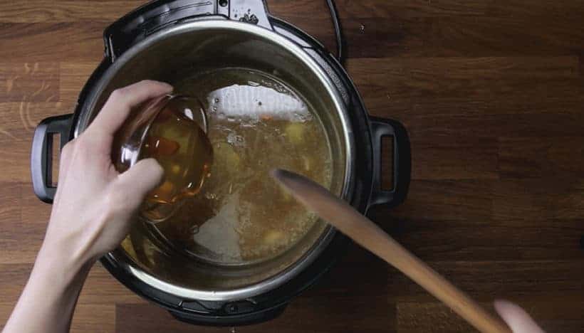 Instant Pot Honey Garlic Chicken Recipe (Pressure Cooker Honey Garlic Chicken): make honey garlic sauce in Instant Pot Pressure Cooker #instantpot #pressurecooker #chicken #chickenrecipes #recipes #potinpot #rice