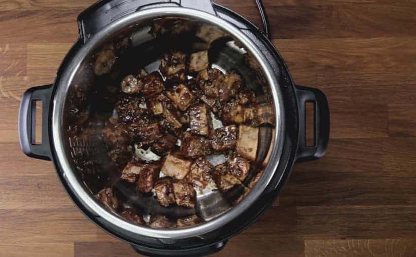 Instant Pot Spare Ribs and Rice (Pressure Cooker Spare Ribs Recipe): add marinated pork ribs in Instant Pot #instantpot #pressurecooker #ribs #chinese #recipes #onepotmeal