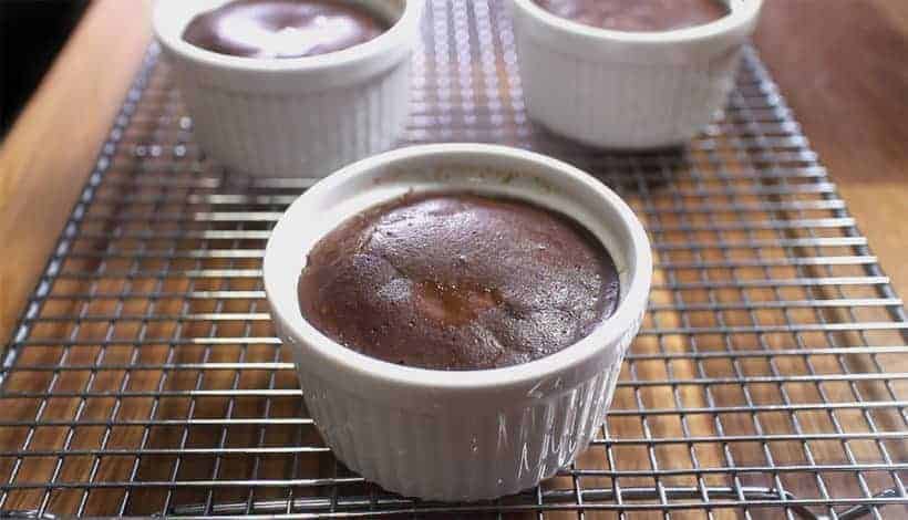Instant Pot Lava Cake | Instant Pot Chocolate Fondant | Instant Pot Molten Chocolate Cake: cool lava cakes on cooling rack